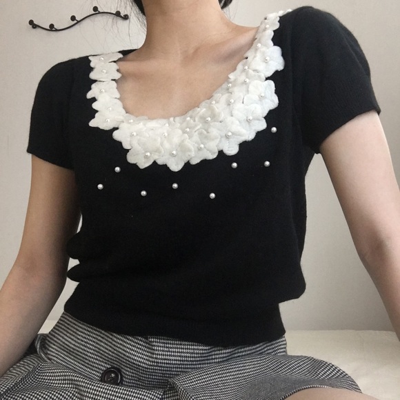 SOLD! 2/$20 Vintage Knit Short sleeves sweater - Picture 1 of 7